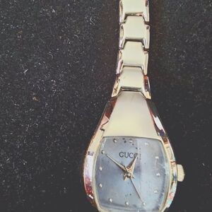 VINTAGE GUCCI WATCH, 8 IN BAND